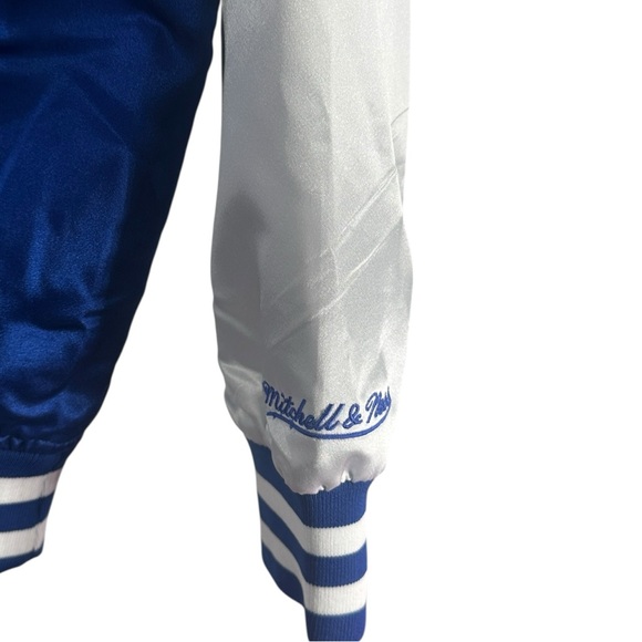 Mitchell & Ness Toronto maple leafs nhl hockey Canada satin jacket sz large tall - Picture 12 of 12